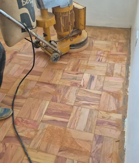 Raspagem com máquina profissional